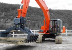 Heavy duty excavator mat grapples for handling swamp and rig mats in the oilfield industry, available for rent through Rush Rentals